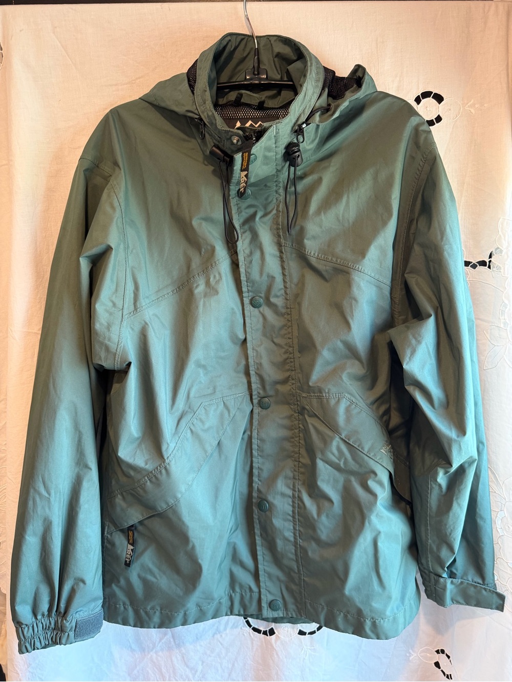 REI Elements Unisex XS Sage Green Hooded Rain Jacket Hiking Gorpcore utility